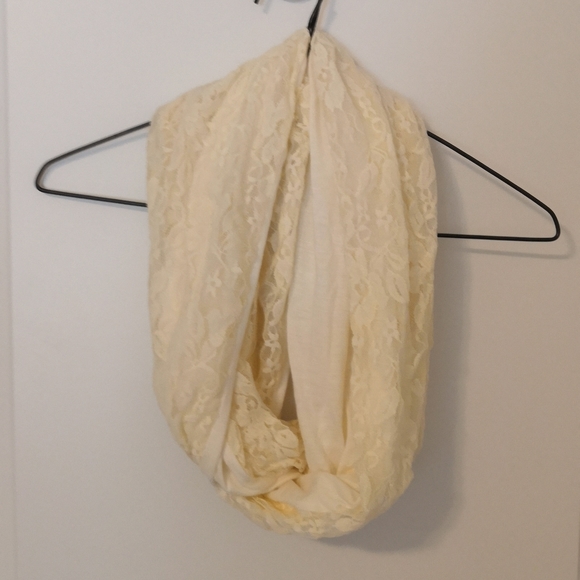 ✨2 for $10✨ Infinity scarf - Picture 3 of 3